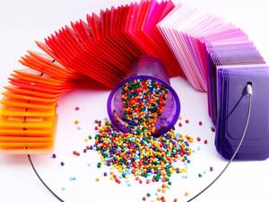 لونافام تولیدکننده مستربچ های رنگی و افزودنی‌های پلیمری