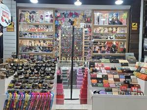 کادویی و اکسسوری شایان پیدانژاد در آستارا