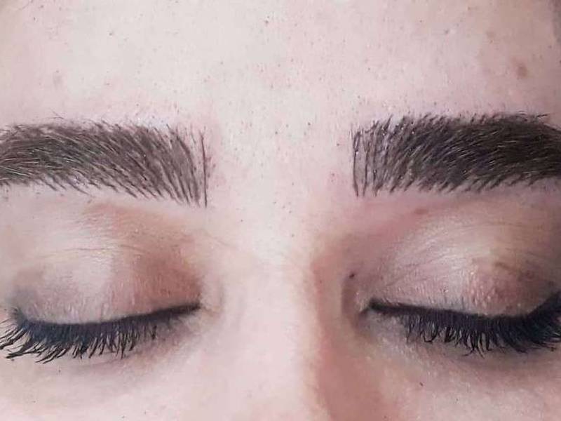 اجرا میکروبلیدینگ توسط هنرجو