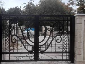 درب ورودی ساختمان آهنی
