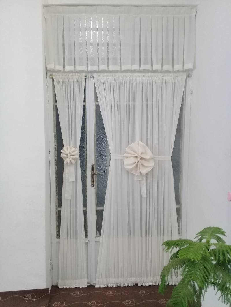 پرده پشت دری