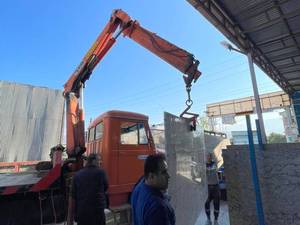 جرثقیل برای جابجایی اجسام 