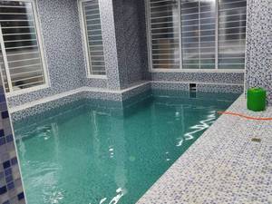 کاشی کاری استخر