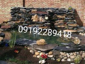 اجرای آبنمای سنگی با سنگ لاشه 