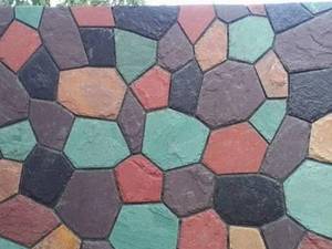 اجرای سنگ کاری رنگی روی دیوار 