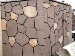 اجرای سنگ مالون رنگی روی دیوار