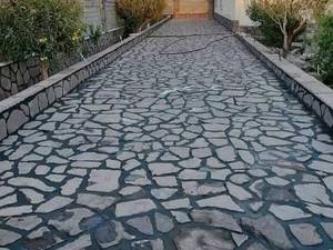 اجرای سنگ لاشه کف حیاط چینی کوهی 