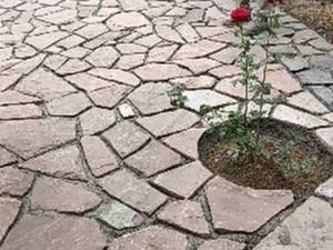 اجرای سنگ لاشه کف حیاط 