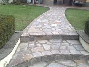 اجرای سنگ لاشه کف چکشی محوطه سازی 