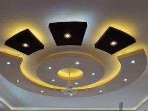 مدل سفینه ی فضایی سه بعدی در سقف پذیرایی همراه نور
