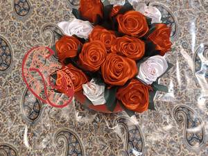 آموزش گل رز قرمز و سفید با روبان دوزی 