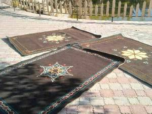 نمد فرش گل دوزی شده