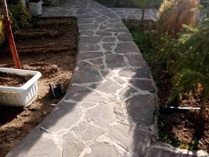 نصب سنگ مالون و نصب سنگ لاشه براي محوطه سازي باغ ويلا 