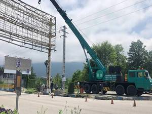  مونتاژ و دمونتاژ بیلبورد با جرثقیل 