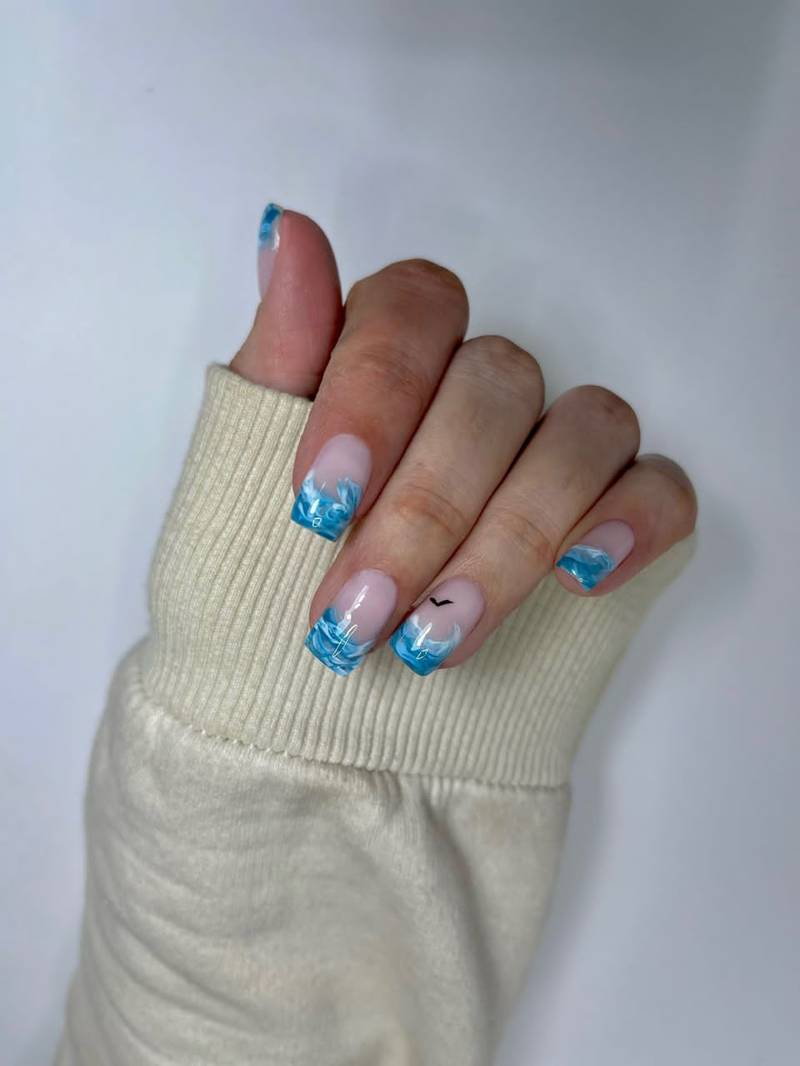 کاشت و طراحی ناخن در رشت