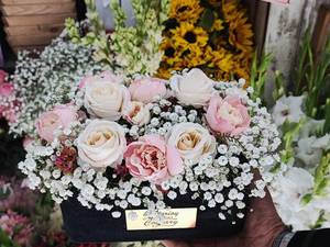 سفارش باکس گل مصنوعی