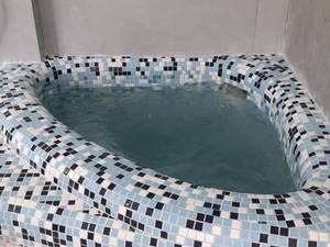 طراحی و اجرای استخر و جکوزی بتنی در شهر نور