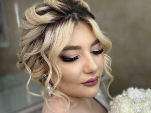 میکاپ و شنیون حرفه ای در پاکدشت 