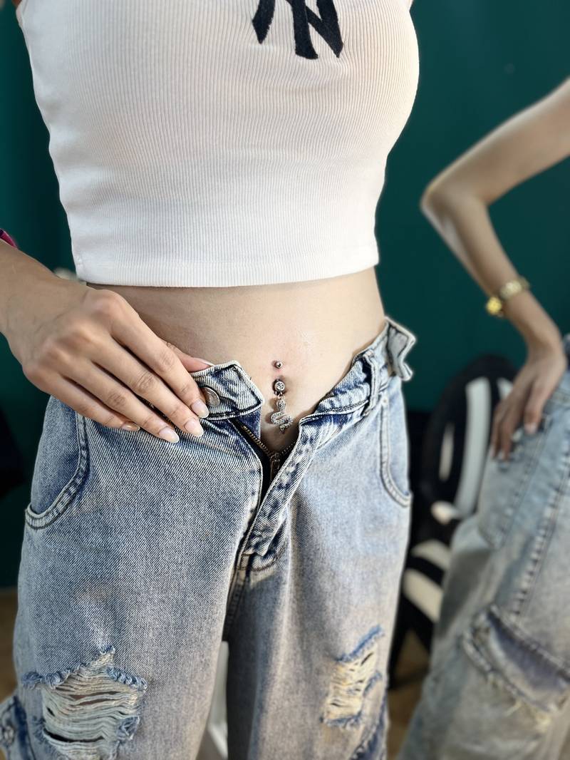 اجرای پیرسینگ ناف در قائمشهر