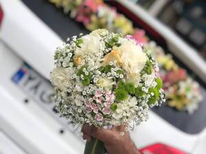 قیمت دسته گل عروس با گل طبیعی و مصنوعی 