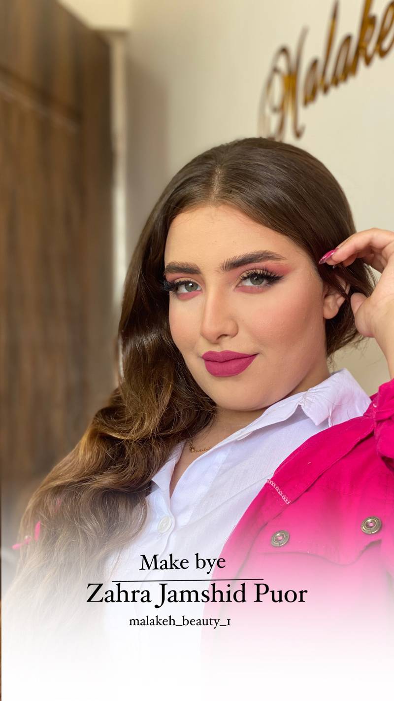 میکاپ کار حرفه ای در مجنیل