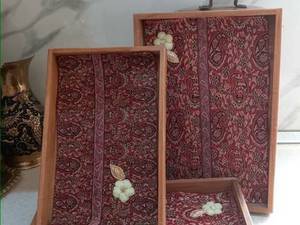 توی سینی با گل زیبا و کوچک
