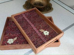 توی سینی با گل زیبا و کوچک
