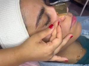 پاکسازی تخصصی رایگان  پوست در اهواز