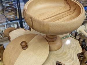 شکلات خوری پایه دار چوبی 