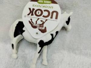 فیگور اسب سفید ابلق در کرمان