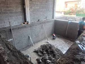 کف‌سازی و بتن ریزی استخر در نور