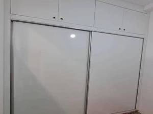 طراحی و اجرای کمد دیواری ریلی در زنجان