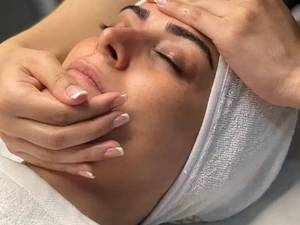 پاکسازی حرفه ای پوست در اهواز