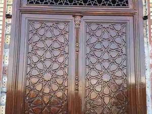 در ورودی، بندر کلاهی