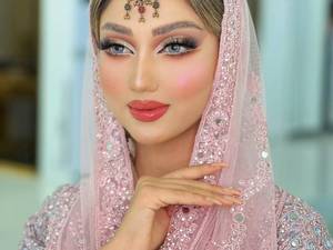 آموزش میکاپ و شینیون در شهر ری