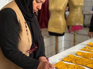 دوره آموزش گلدوزی روی لباس در کرمان