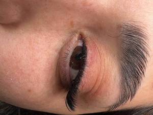 اکستنشن مژه خط چشمی در چالوس