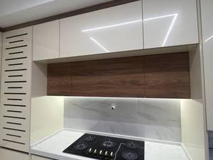 صفحه کابینت کوارتز سفید رگه‌دار در رشت