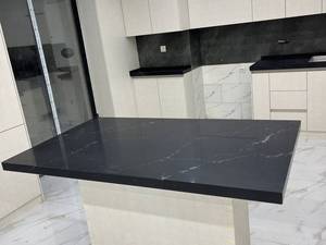 صفحه کابینت کوارتز مشکی رگه‌دار کرج