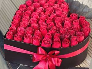 سفارش باکس گل رز در آمل 