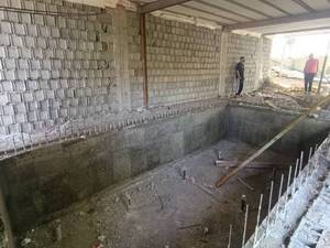 قالب‌بندی و بتن‌ریزی استخر در رستم‌آباد