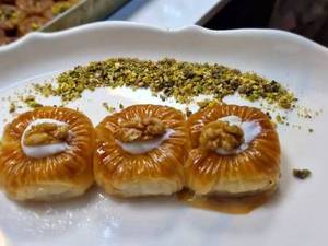سفارش باقلوا هویج پر مغز در تبریز