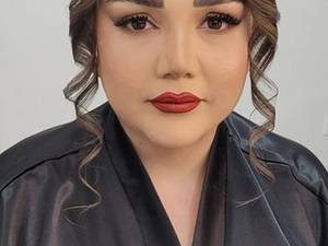 آرایش لایت با رژ قرمز در رودبار