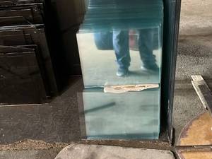 برش شیشه 3 میل برای استند در اصفهان