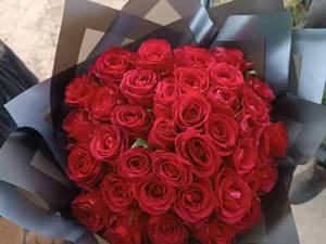 سفارش دسته گل رز قرمز در شمال تهران