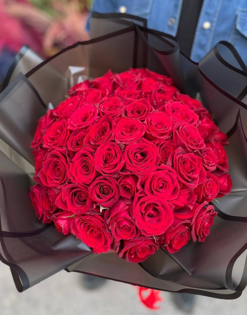 سفارش دسته گل رز قرمز لاکچری در آمل