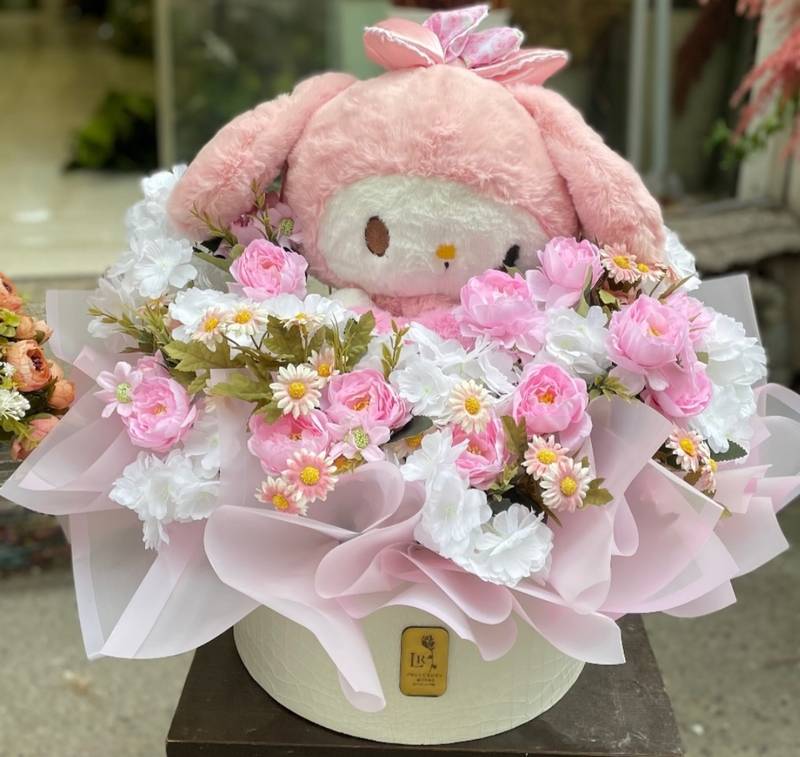 سفارش باکس گل مصنوعی با عروسک در آمل