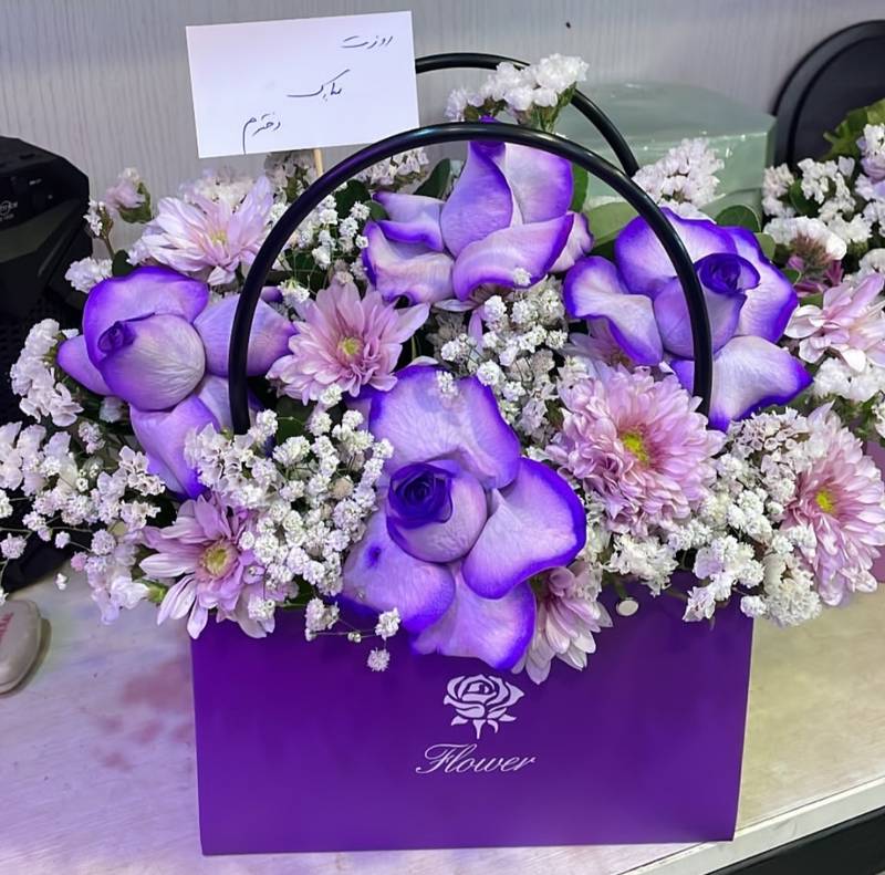 سفارش باکس گل جذاب با تم بنفش در آمل