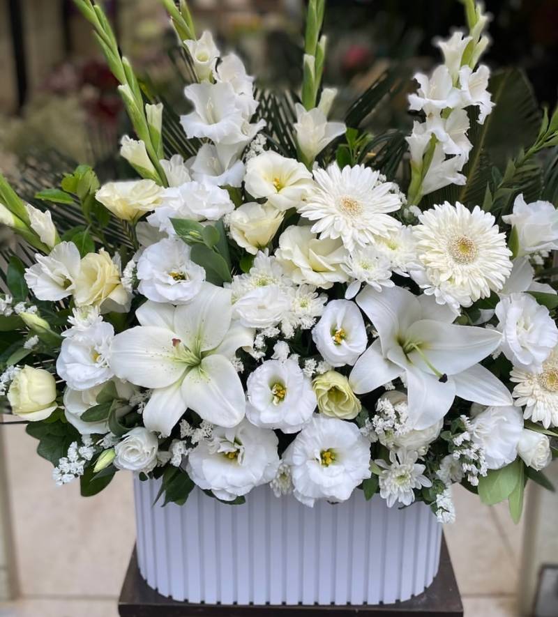 سفارش سبد گل طبیعی برای مجلس ترحیم در آمل