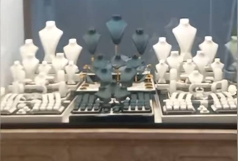 طراحی و اجرای دکوراسیون داخلی طلا فروشی در رشت